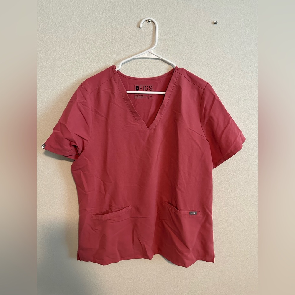 FIGS Casma scrub top in Rose Quartz